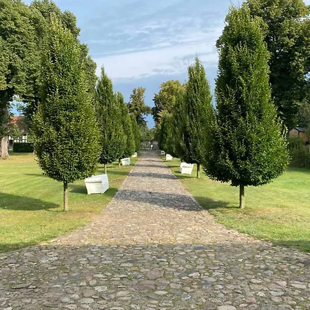 Schloss Grabow, Resting Place & A Luxury Piano Collection Re * Grabow (Heiligengrabe)